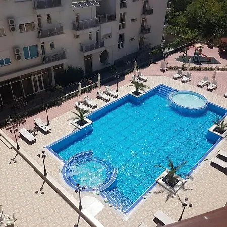 Flora Beach Private * بوموري
