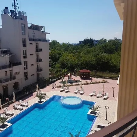 Flora Beach Private アパートホテル ポモリエ