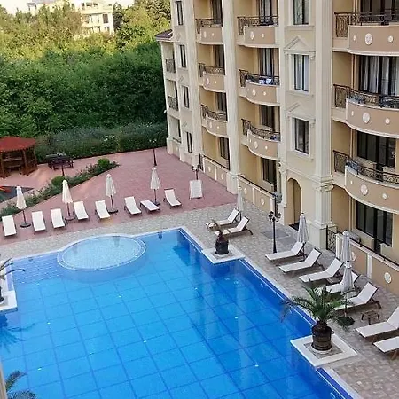 Flora Beach Private بوموري