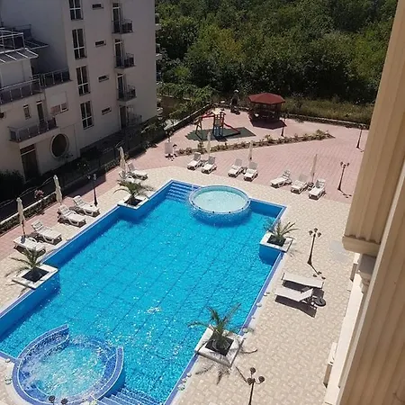 Flora Beach Private * ポモリエ