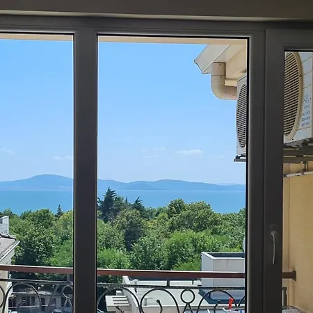 Flora Beach Private * بوموري