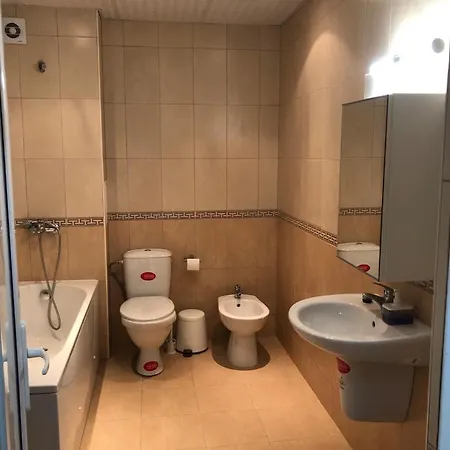 Flora Beach Private بوموري