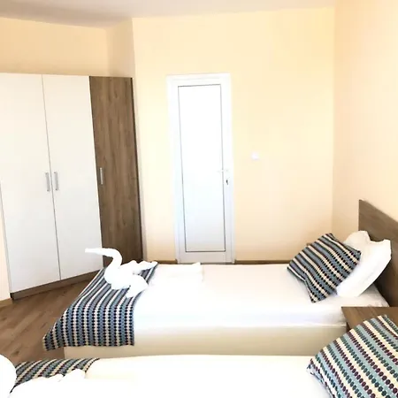 Flora Beach Private ポモリエ