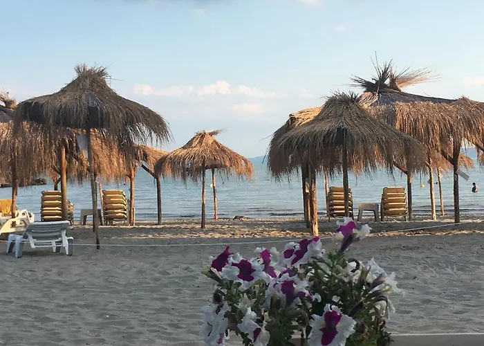 Flora Beach Private Aparthotel *