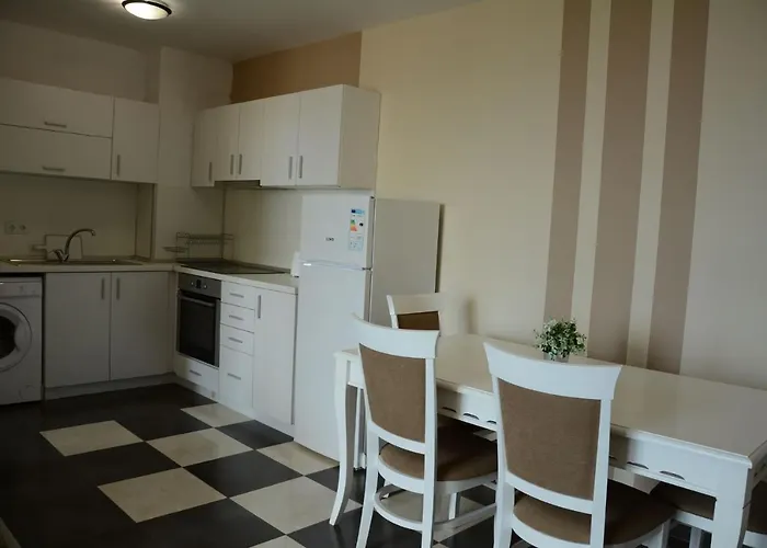 Aparthotel Flora Beach Private *